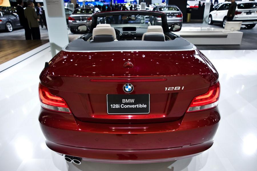  BMW 1-Series Convertible 2012 года  (фото 17 из 22)